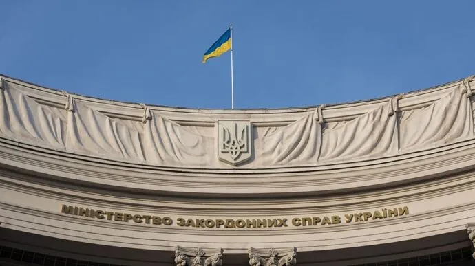 Міністерство закордонних справ підтримує ухвалене Великою Британією рішення про накладення санкцій на російські війська, що застосовують хімічну зброю проти України | УНН