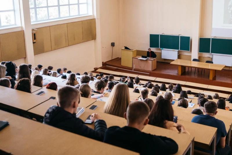 Близько половини іноземних студентів у Польщі складають українці | Еспресо