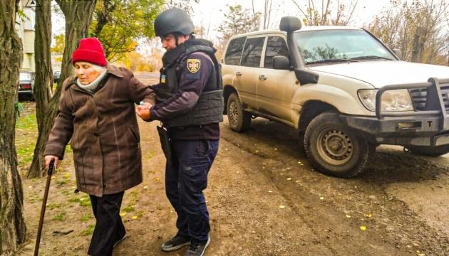 З Куп'янська та сусідніх сел людей вивозять на броньованих машинах.